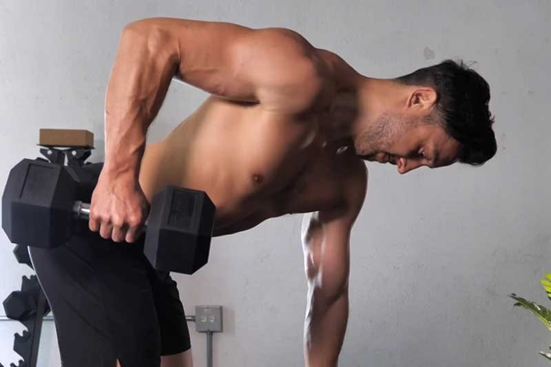 Remo con mancuernas a una mano